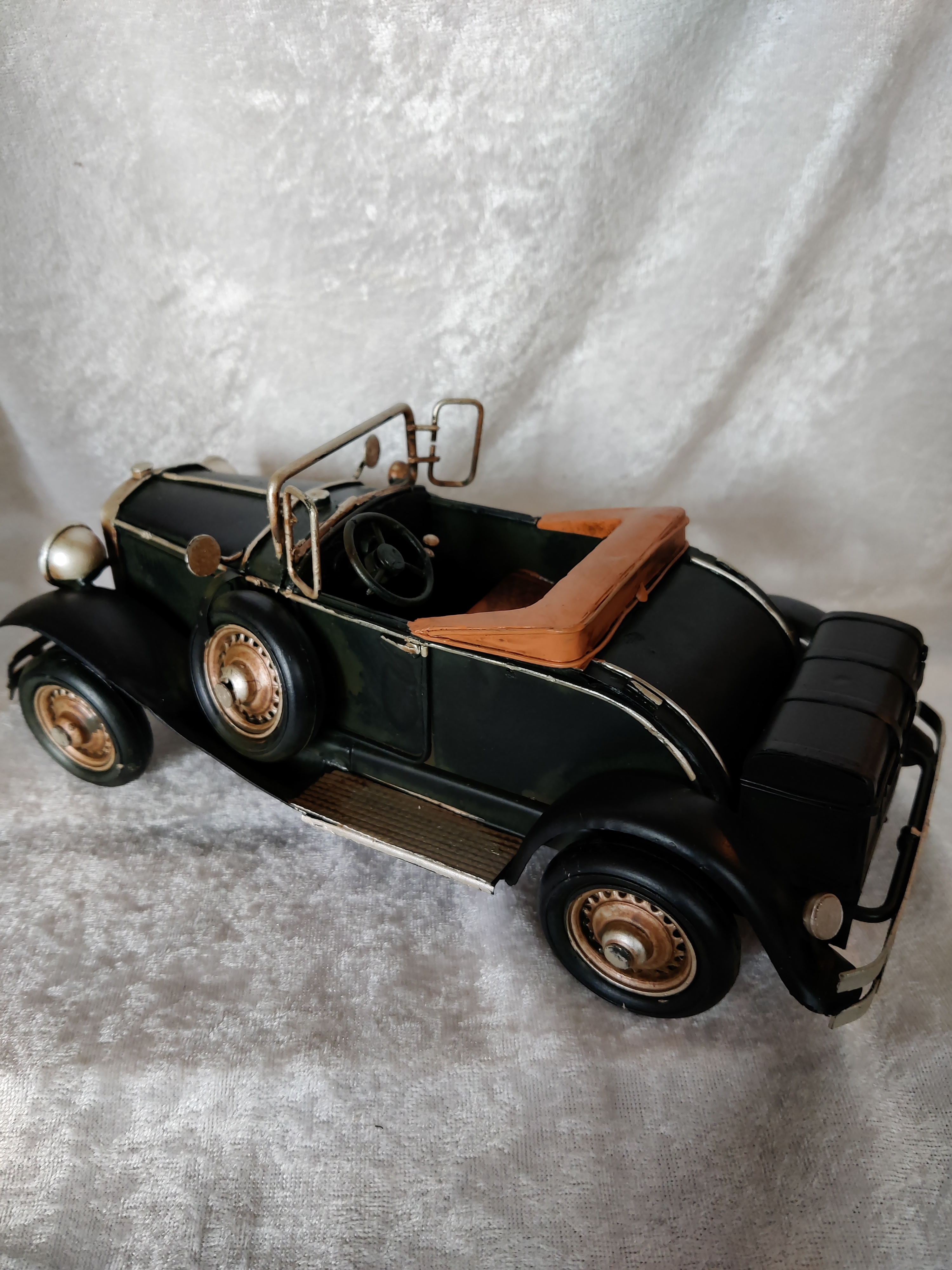 trompet Silicium de studie Blikken miniatuur zwarte auto oldtimer oranje binnenkap