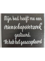 houten_onderzetter_mijn_bed_heeft_mij_een_vriendschapverzoek