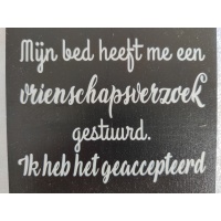 houten_onderzetter_mijn_bed_heeft_mij_een_vriendschapverzoek