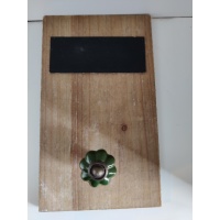 houten_plakje_met_groene_kastknop_kapstok_2